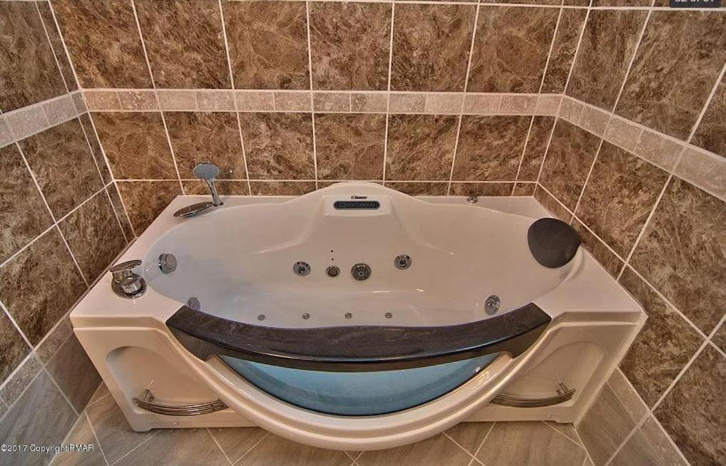 Lakehouse *Hottub*Jacuzzi*Firepit*Bbq*Pool Long Pond Εξωτερικό φωτογραφία